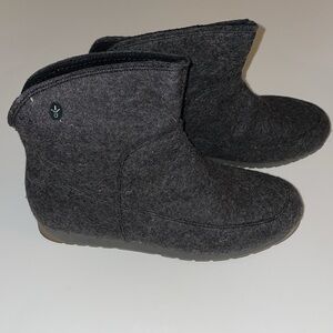 EMU Cozy Gray Wool Boots, size 8, very good condition